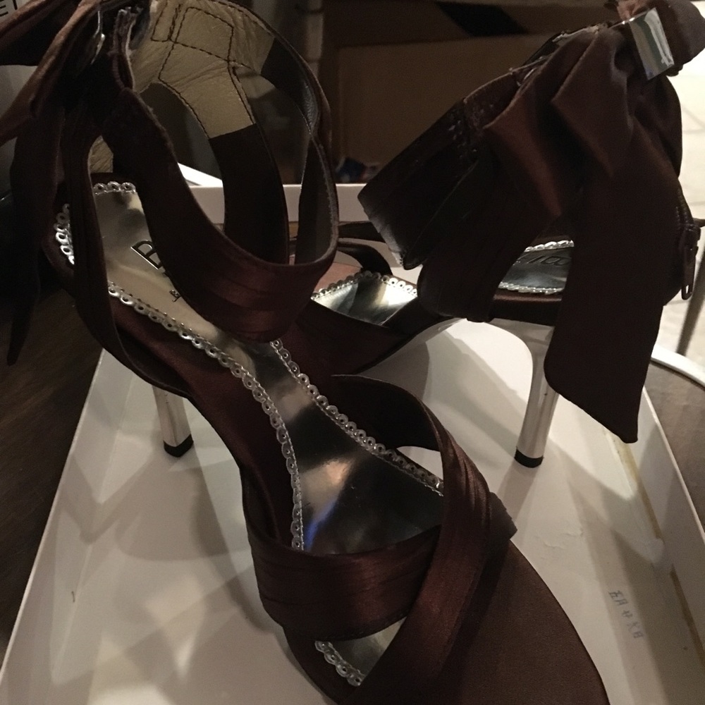 Size 6 shoes brand new